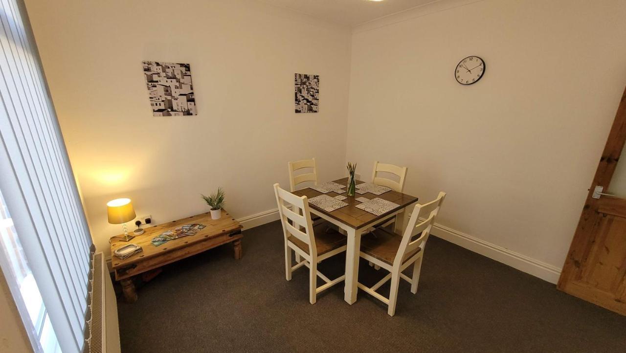 The Lawrence, 2 Bedroom Victorian House レッドカー エクステリア 写真