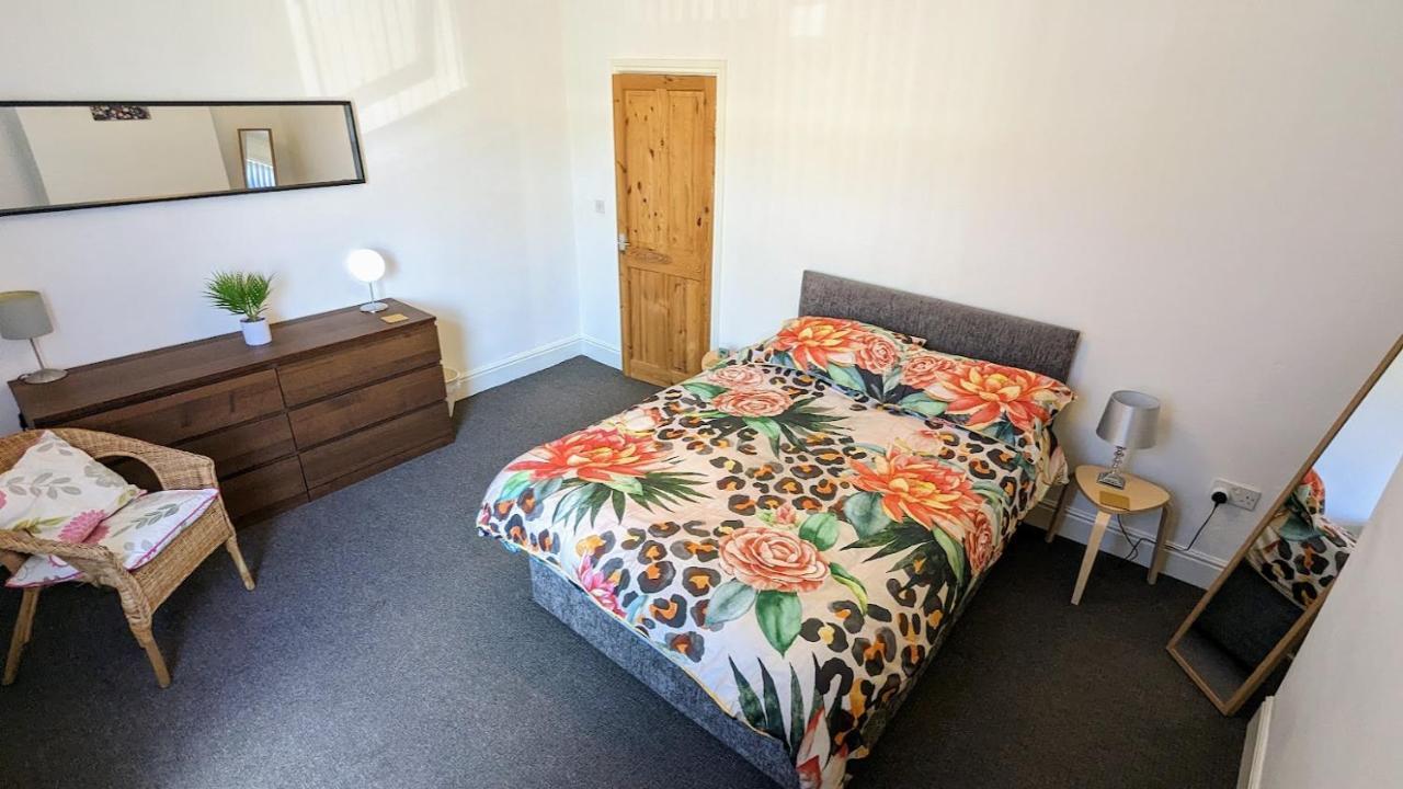 The Lawrence, 2 Bedroom Victorian House レッドカー エクステリア 写真
